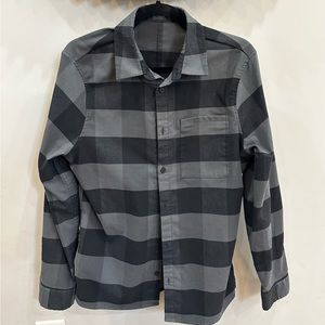 Lululemon Men’s  Black button down sz sm in good used condition. MSRP $128